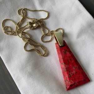 Kendra Scott necklace